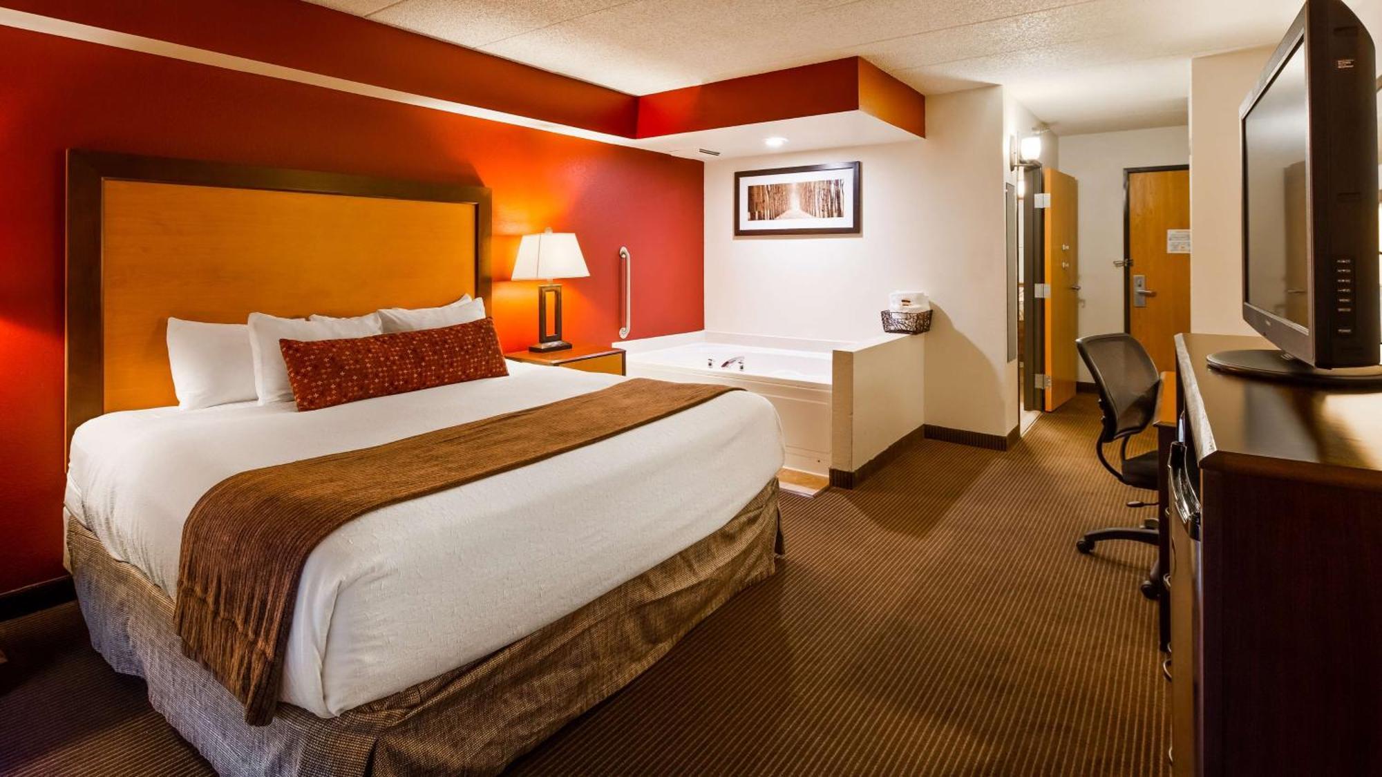 King Room with Spa Bath and Fireplace - Non-Smoking