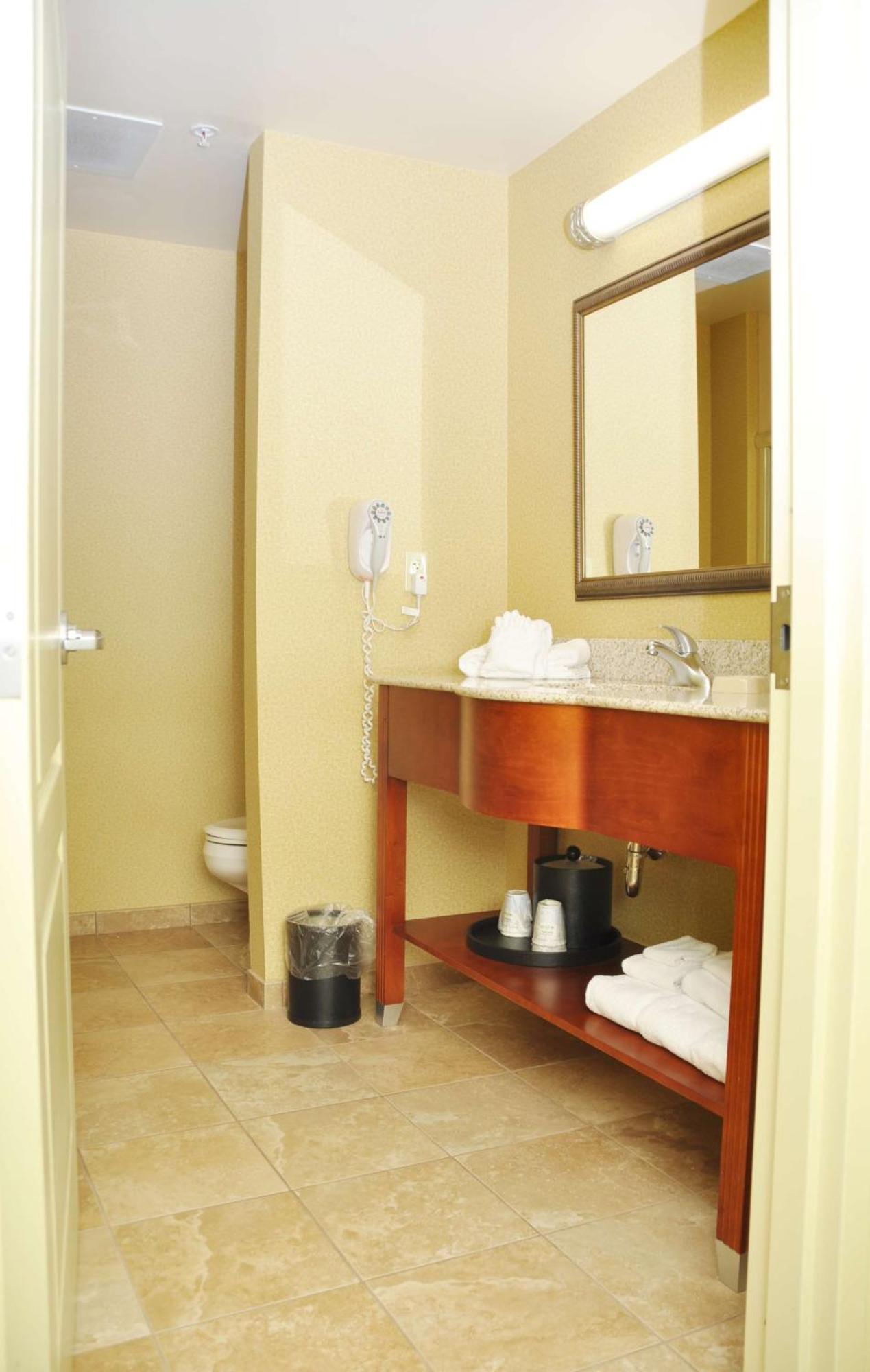 King Room with King Bed - Non-Smoking
