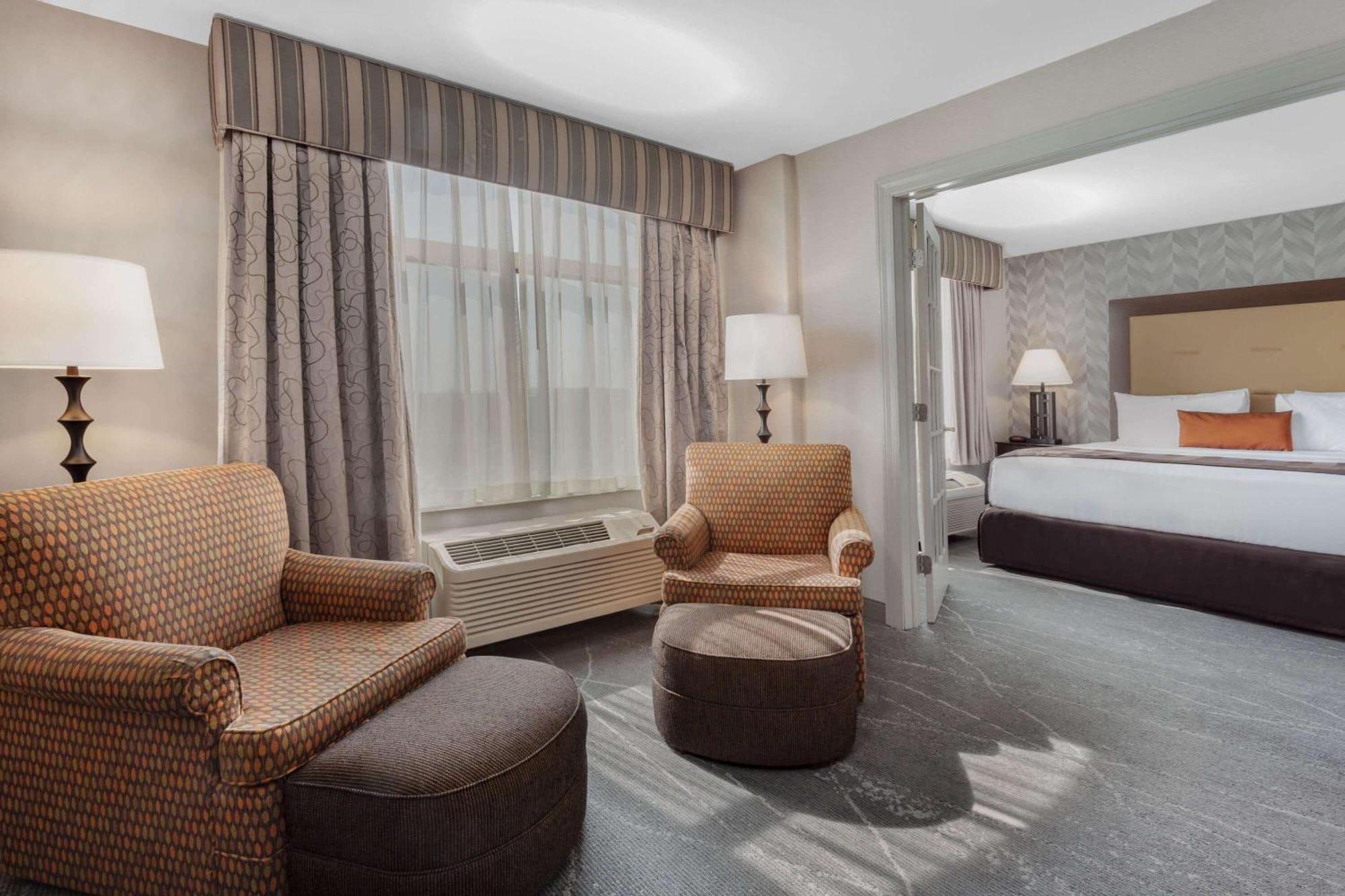 One-Bedroom King Suite - Non-Smoking