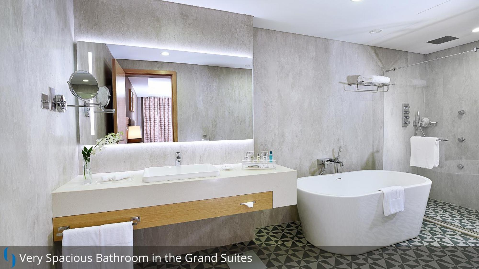 Grand Suite mit 1 Schlafzimmer – 30% Rabatt auf Speisen und Getränke sowie auf das Spa, gesicherter früher Check-in um 9:00 Uhr und später Check-out um 18:00 Uhr. Gültig für Aufenthalte bis zum 31. August 2026
