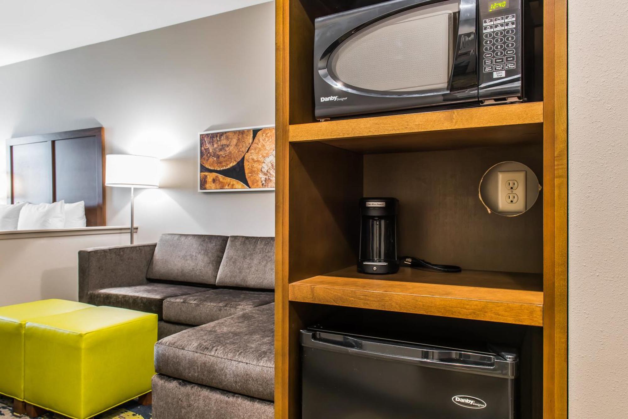 Queen Suite with Two Queen Beds - Non-Smoking