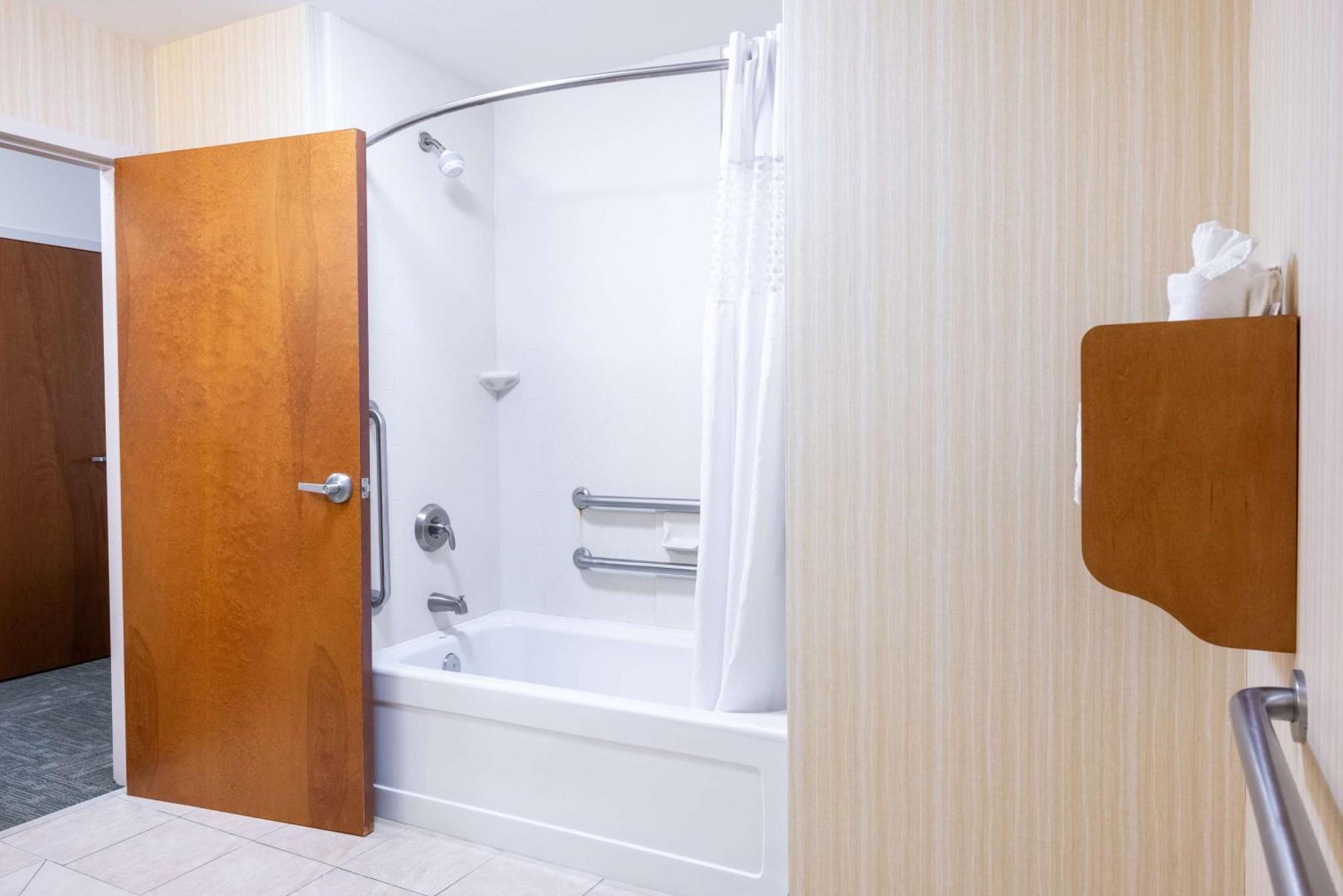 Queen Room with Two Queen Beds - Hearing Access/Non-Smoking