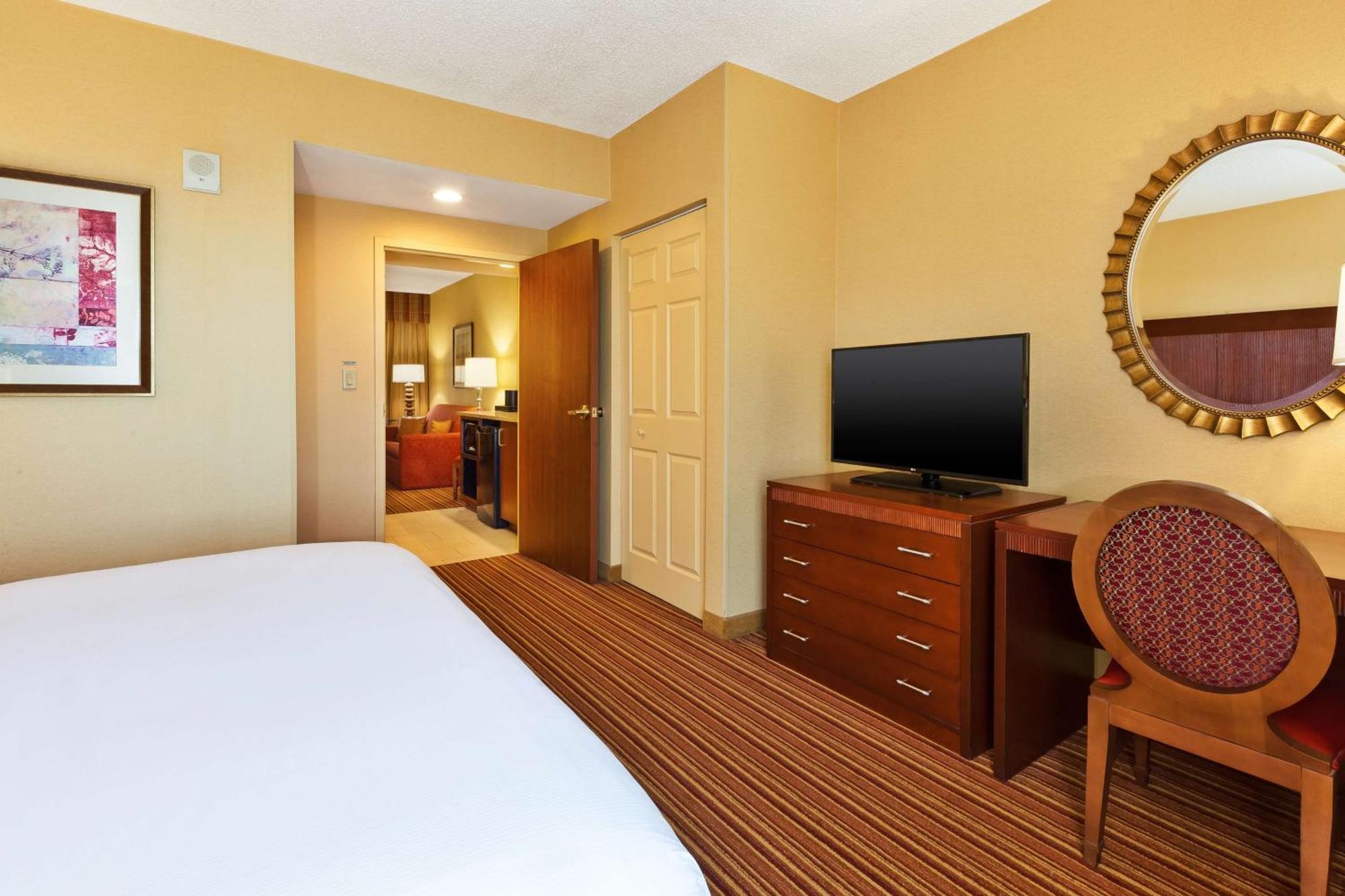 Two-Room King Suite - Non-Smoking,1547986786:JPEG