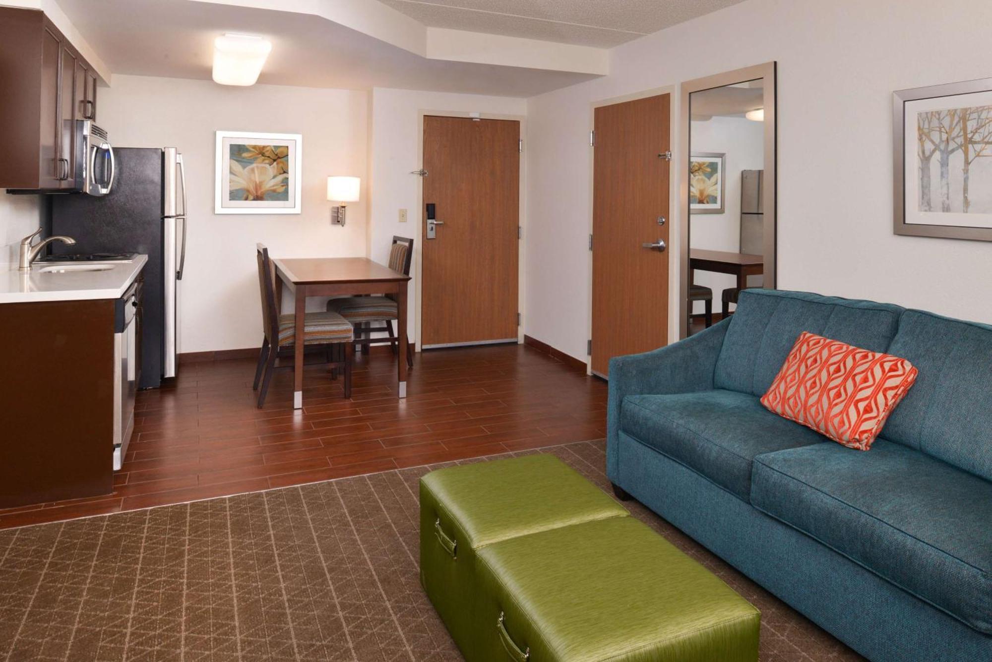 One-Bedroom King Suite with Kitchen - Non-Smoking