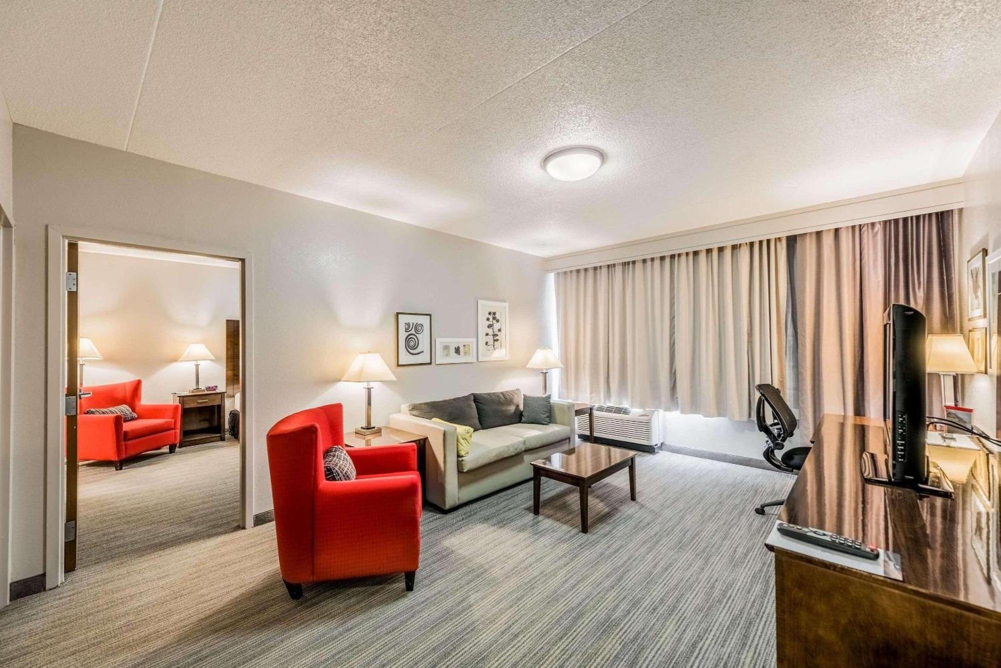 One-Bedroom King Suite with Sofa Bed - Disability Access