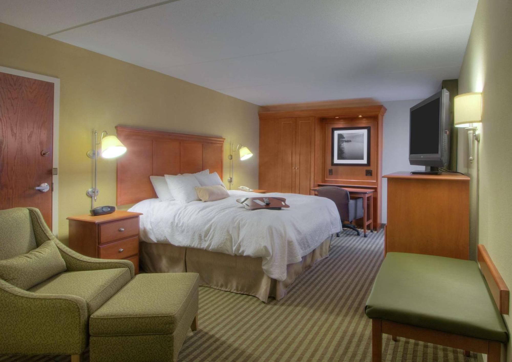 King Room with King Bed - Non-Smoking