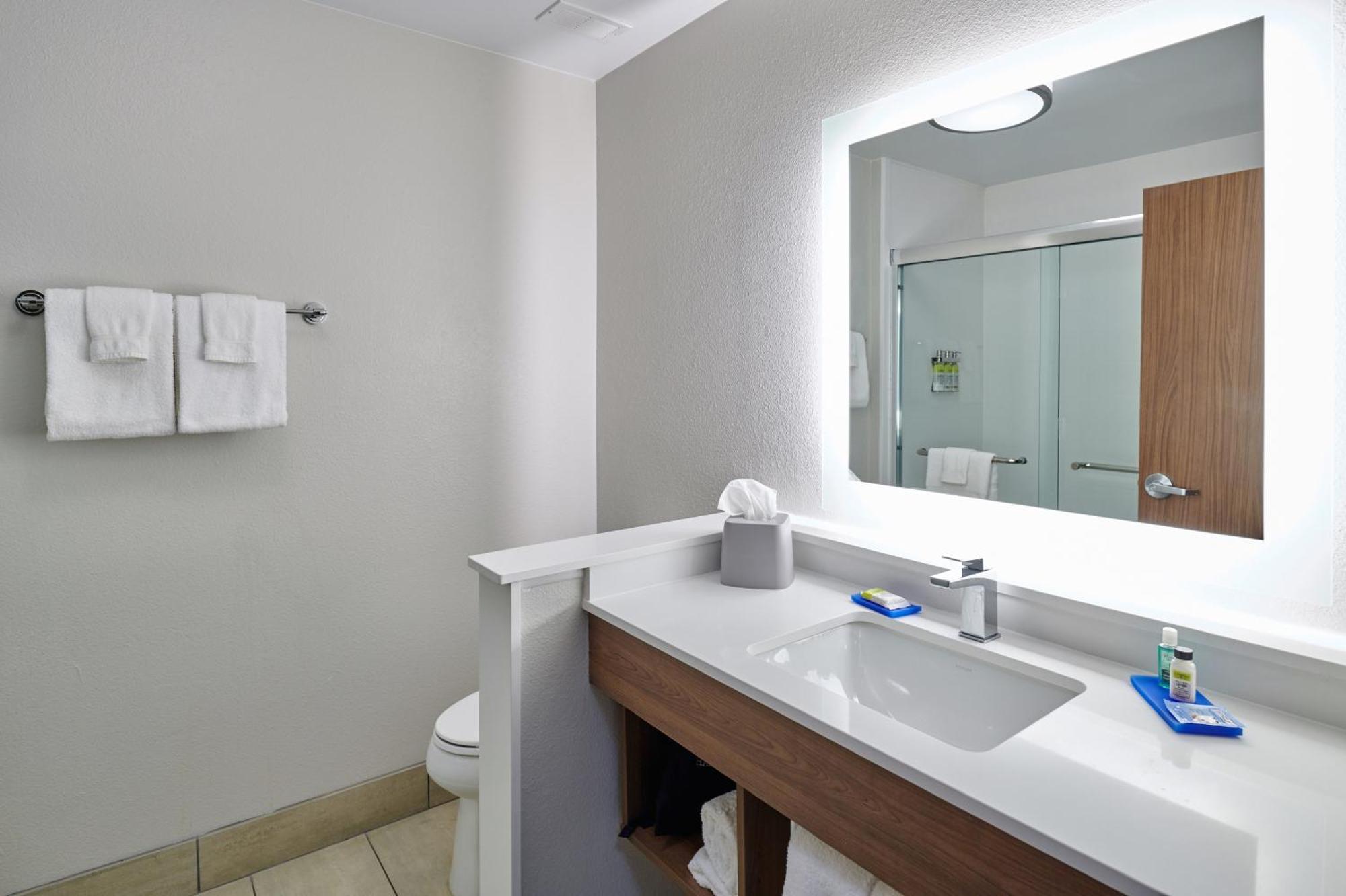 Standard King Room - Communications Accessible