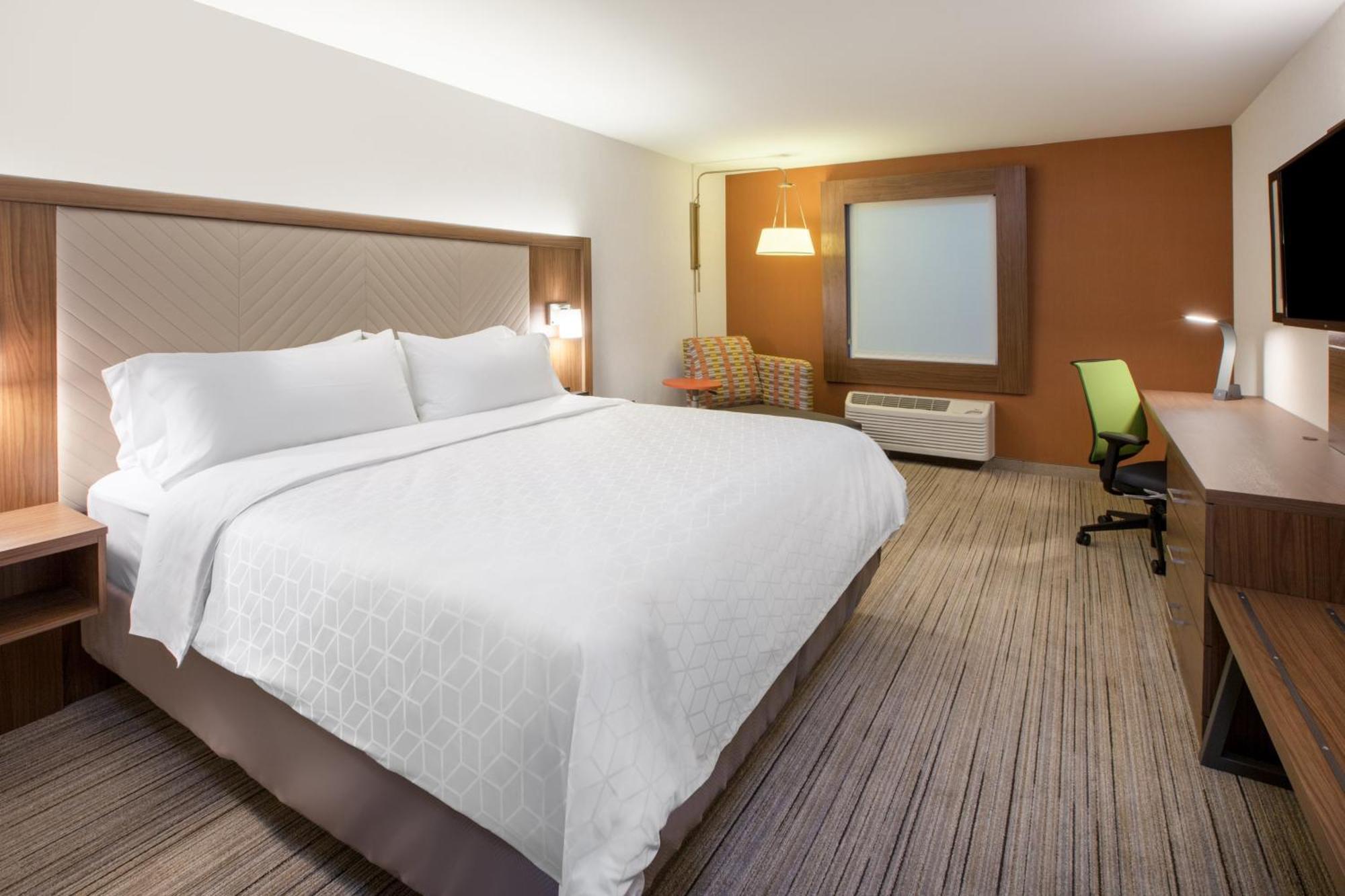 King Studio Suite with Mobility Accessible Tub - Non-Smoking