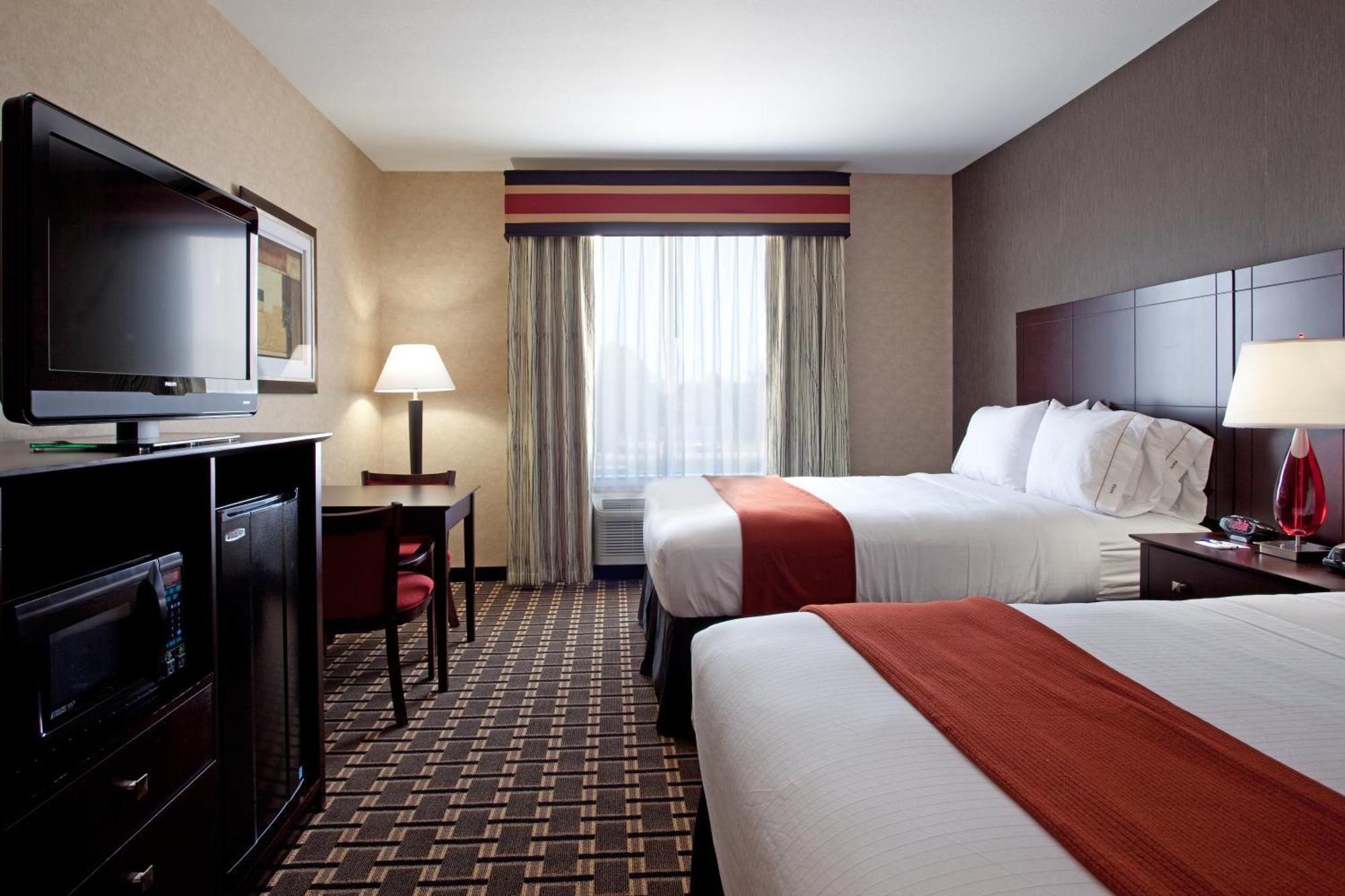 Standard Queen Room with Two Queen Beds - Communications Accessible