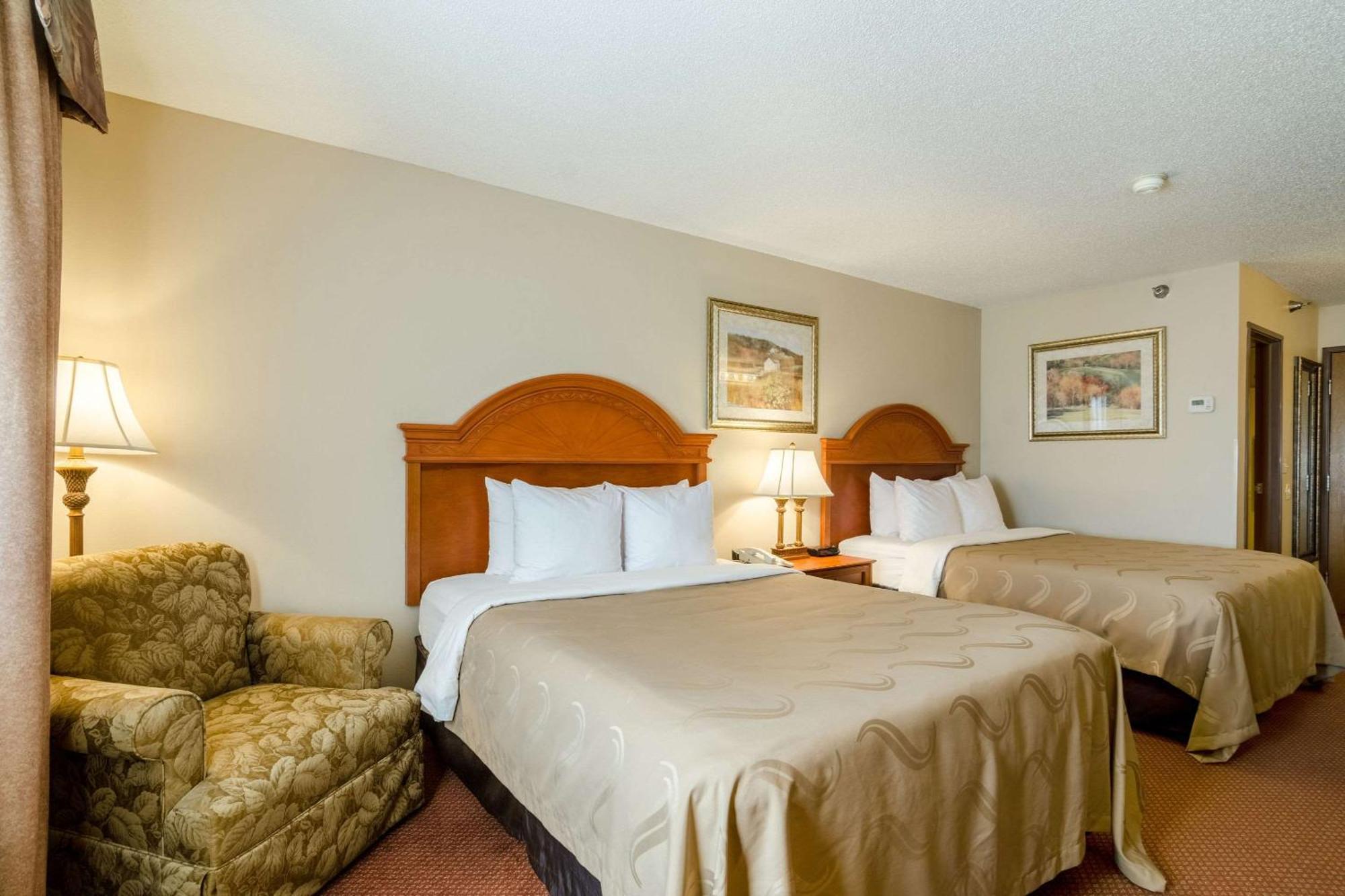Quadruple Room with Two Queen Beds - Non Smoking/Interior Corridor