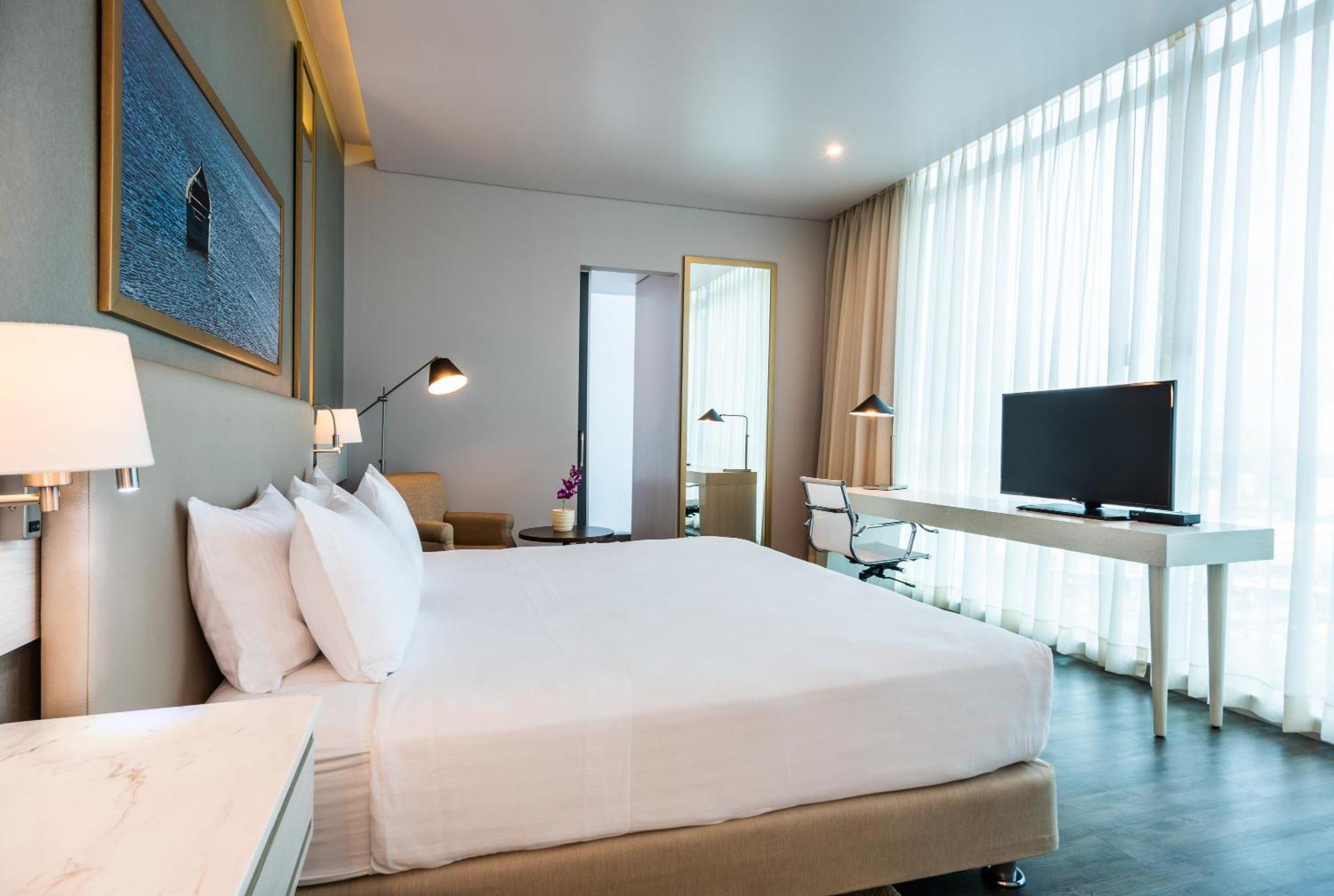 Deluxe King Room - Non-Smoking