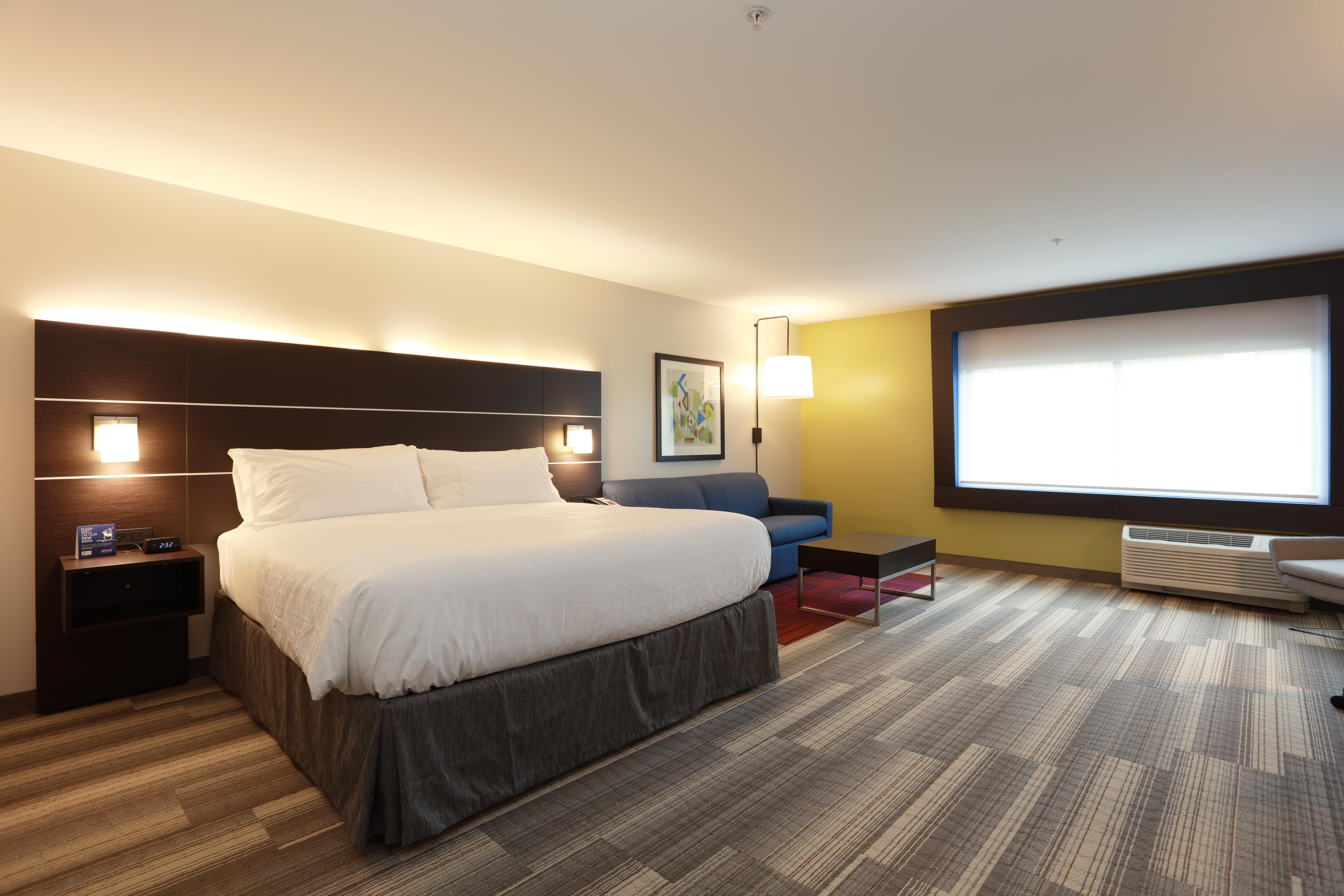 King Room - Hearing Accessible - Non-Smoking