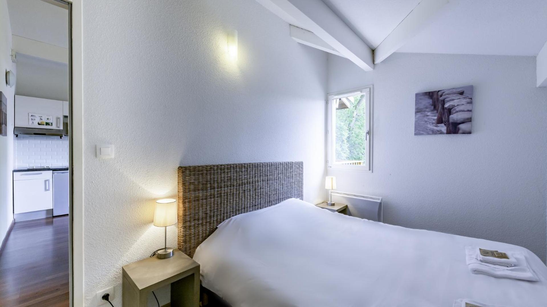 One-Bedroom Apartment with Terrace,1284764815:JPEG