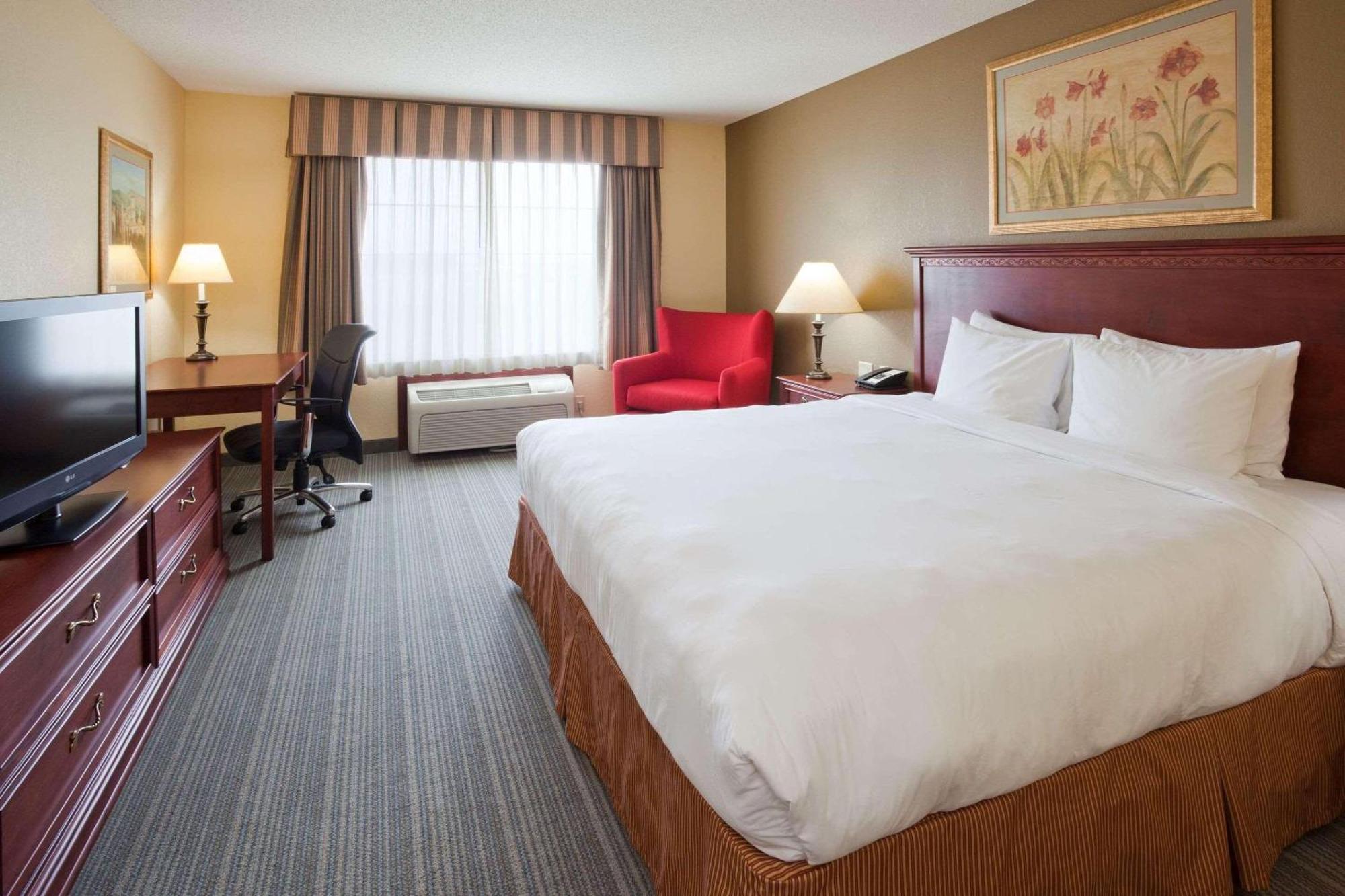 King Room with Roll-In Shower - Disability Access/Non Smoking