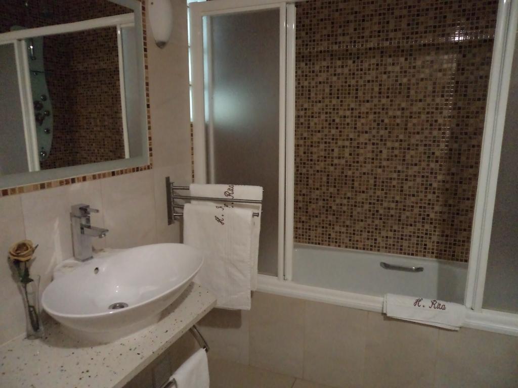Quarto Familiar com Varanda e Vista do Rio