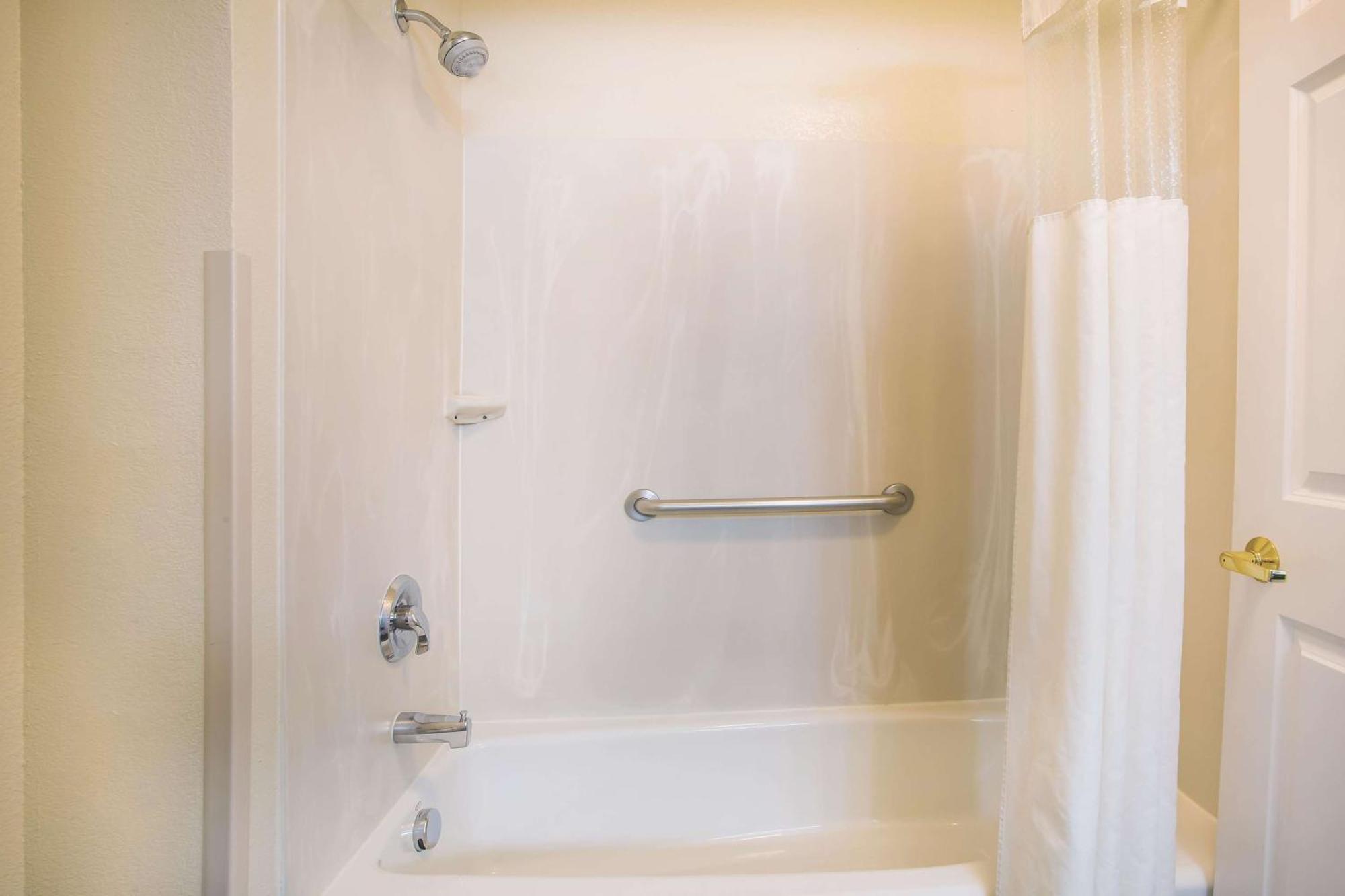 King Room with Jetted Tub - Non-Smoking
