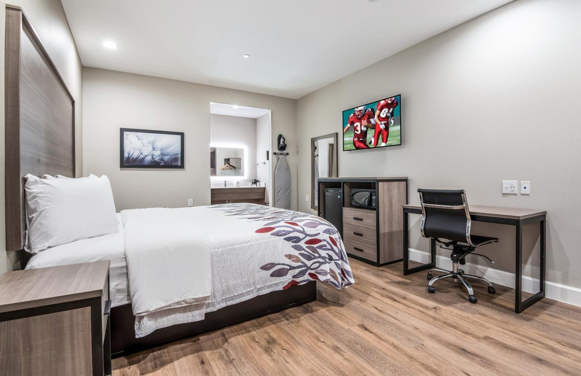 Deluxe King Room - Non-Smoking