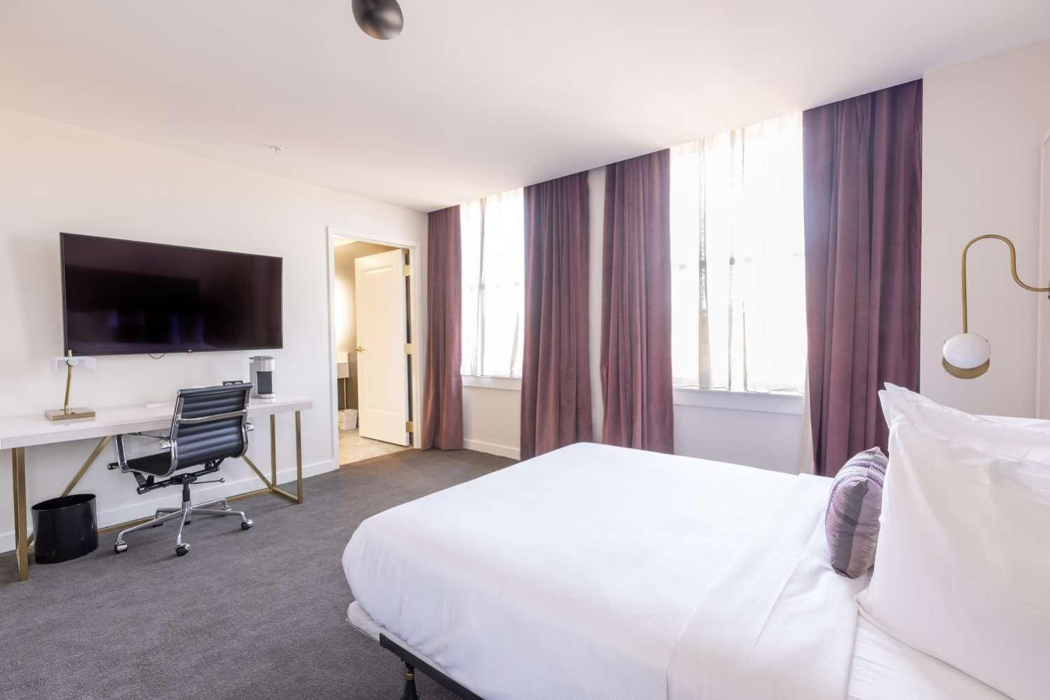 Queen Room with Roll-In Shower - Mobility and Hearing Access