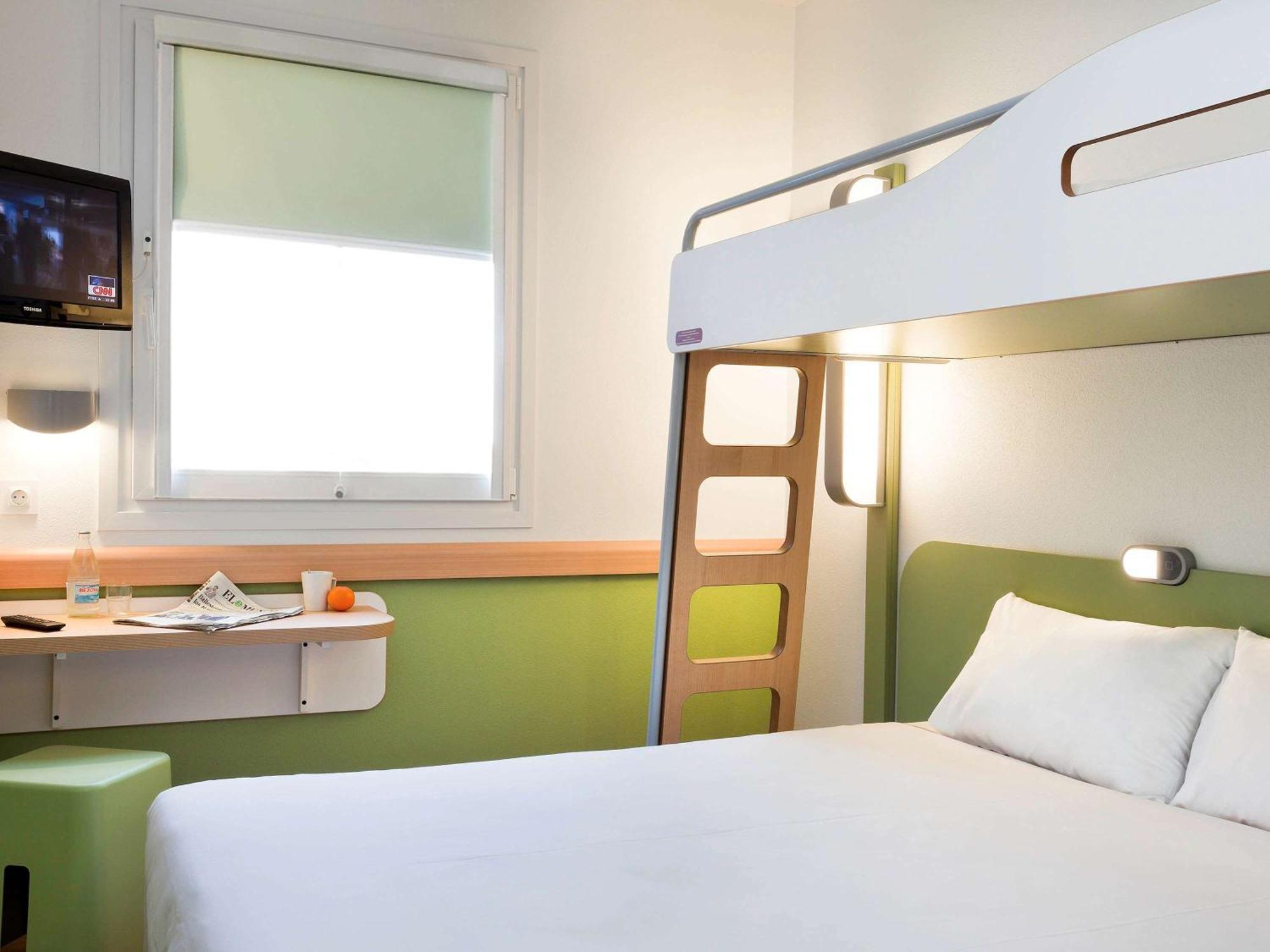 Quarto Duplo com Cama Individual