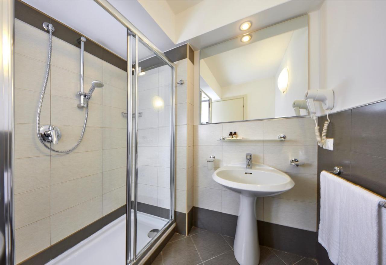 Superior Fitness Double or Twin Room with Lake View,1589132696:JPEG