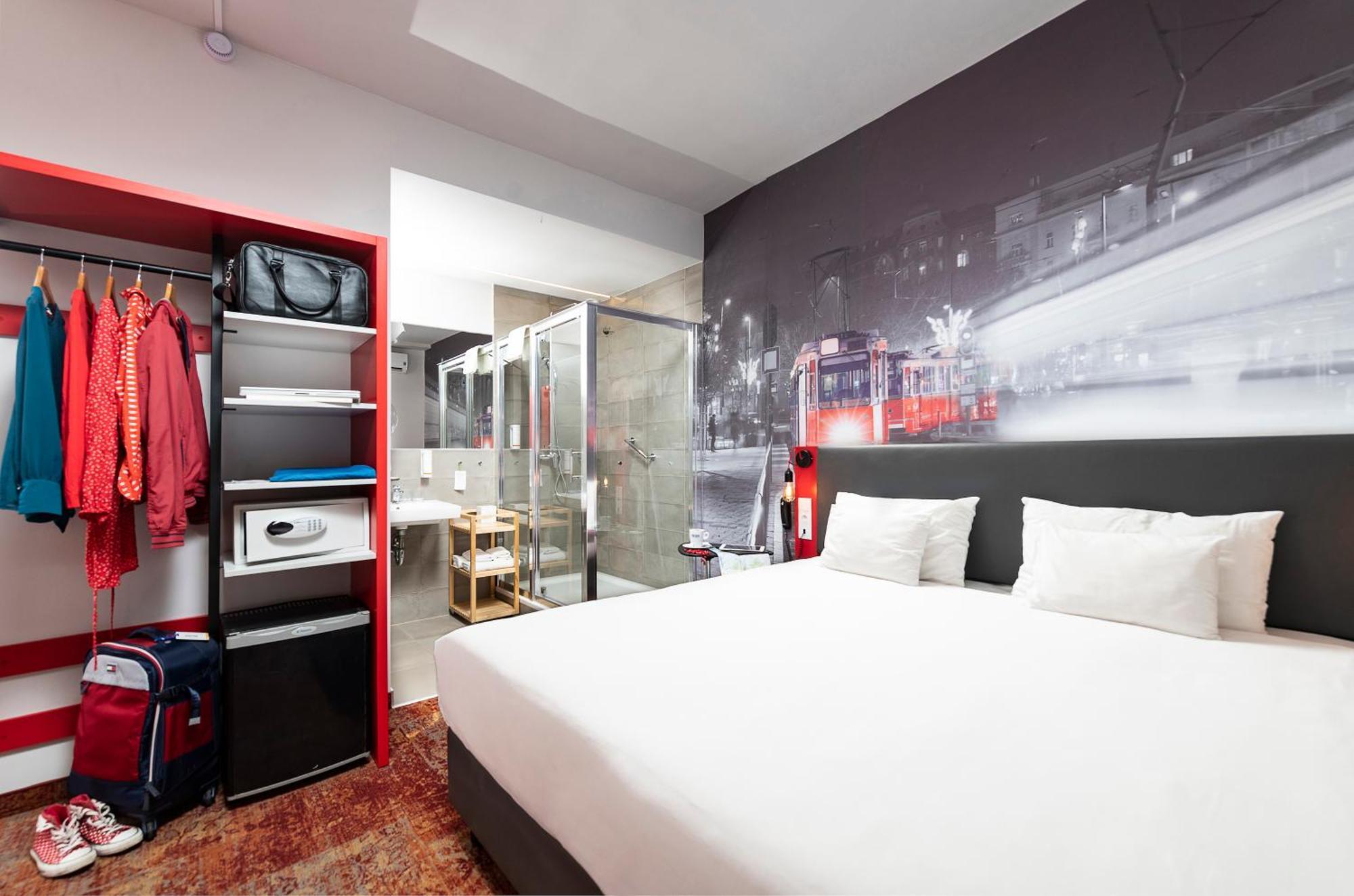 Quarto Premium com Cama de Casal ou 2 de Solteiro