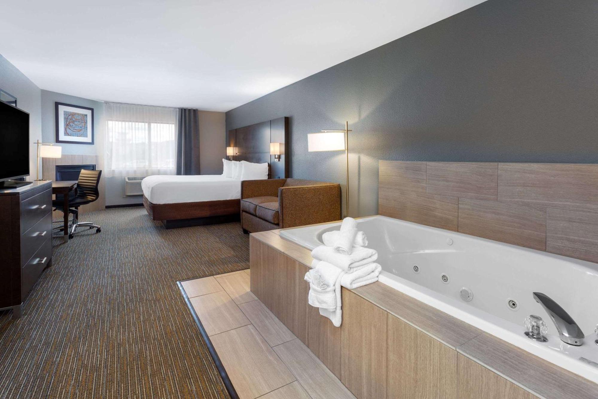 1 King Bed, Suite, Jetted Tub, Fireplace, Non-Smoking