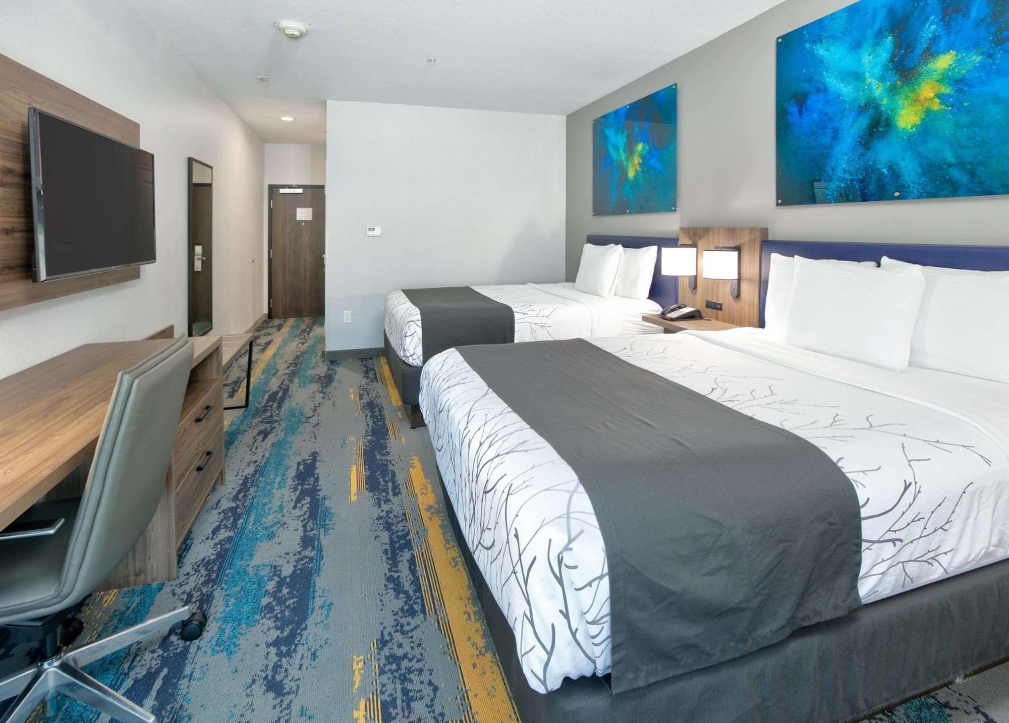 Deluxe Queen Room with Two Queen Beds - Non-Smoking