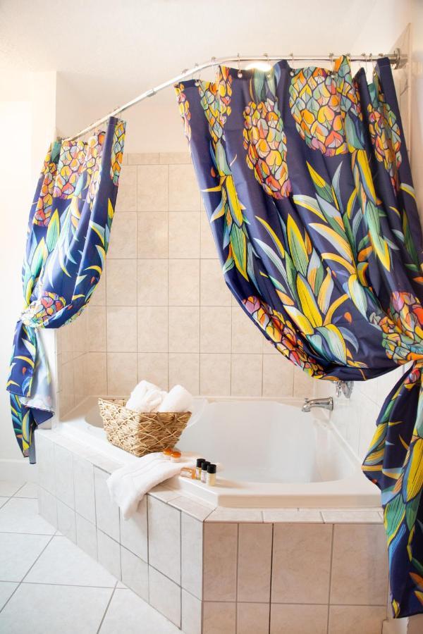 Queen Room,1287933574:JPEG