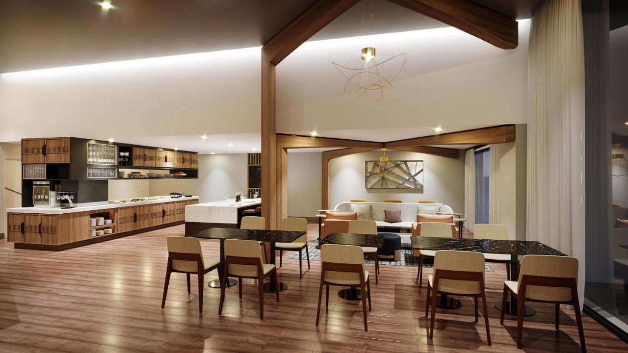 King Room with City View - Club Lounge Access