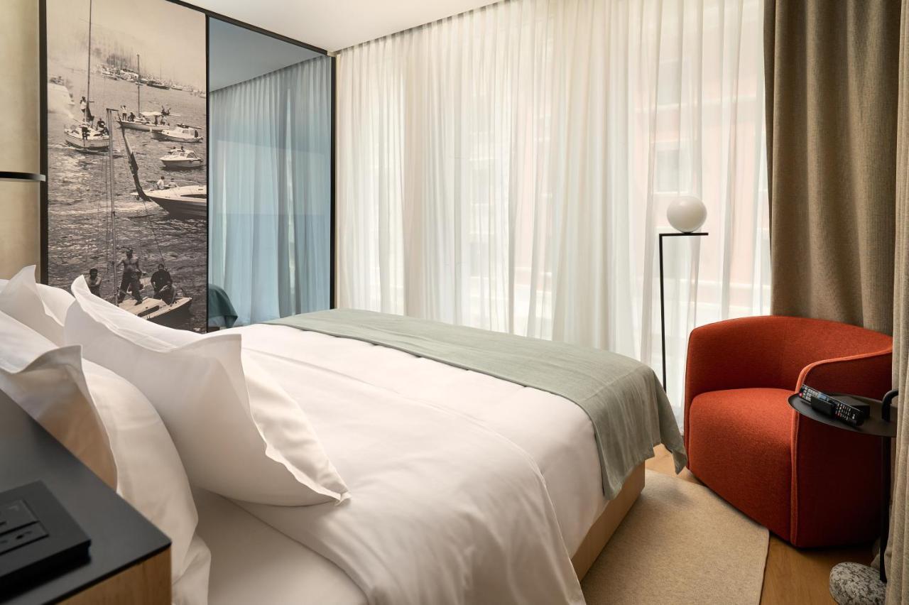 Klassieke Kamer met Kingisze Bed en Uitzicht op Straat
