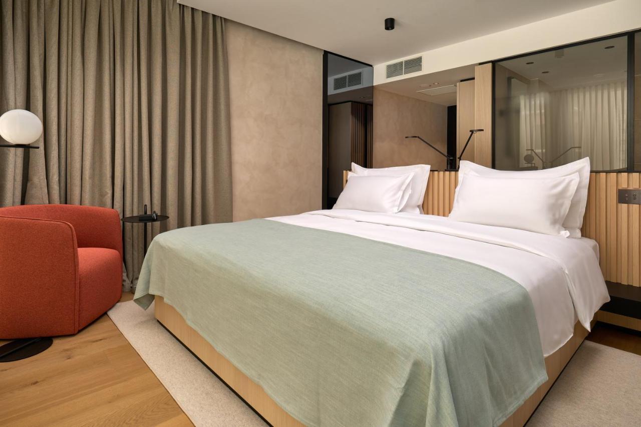 Superior Kamer met Kingsize Bed en Uitzicht op de Straat