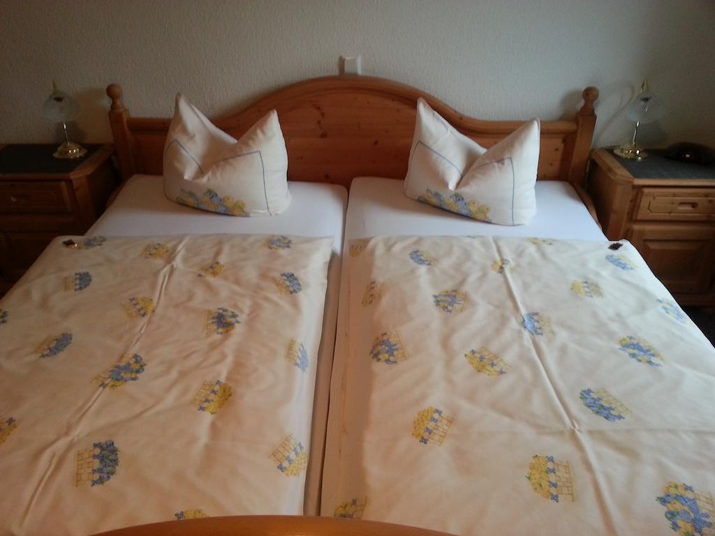 Doppel- oder Zweibettzimmer