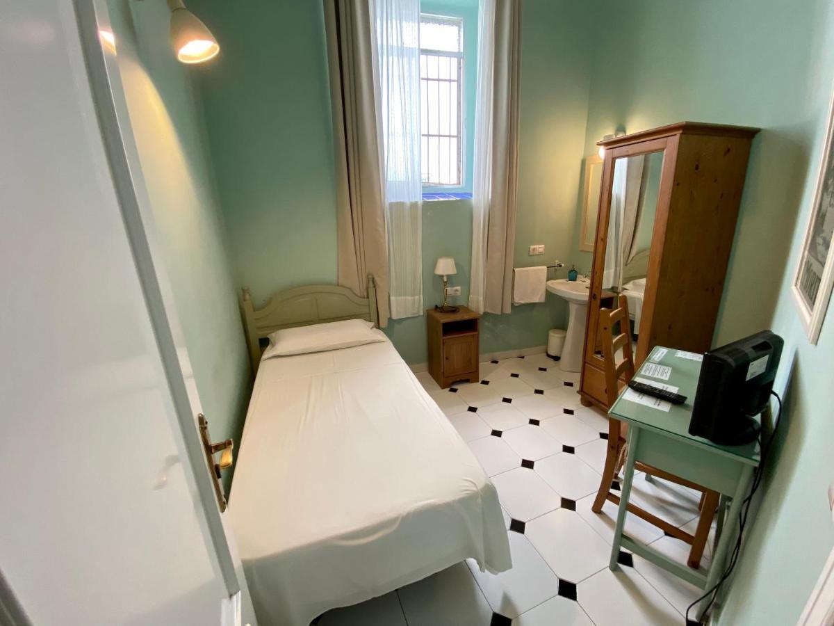Einzelzimmer mit Gemeinschaftsbad