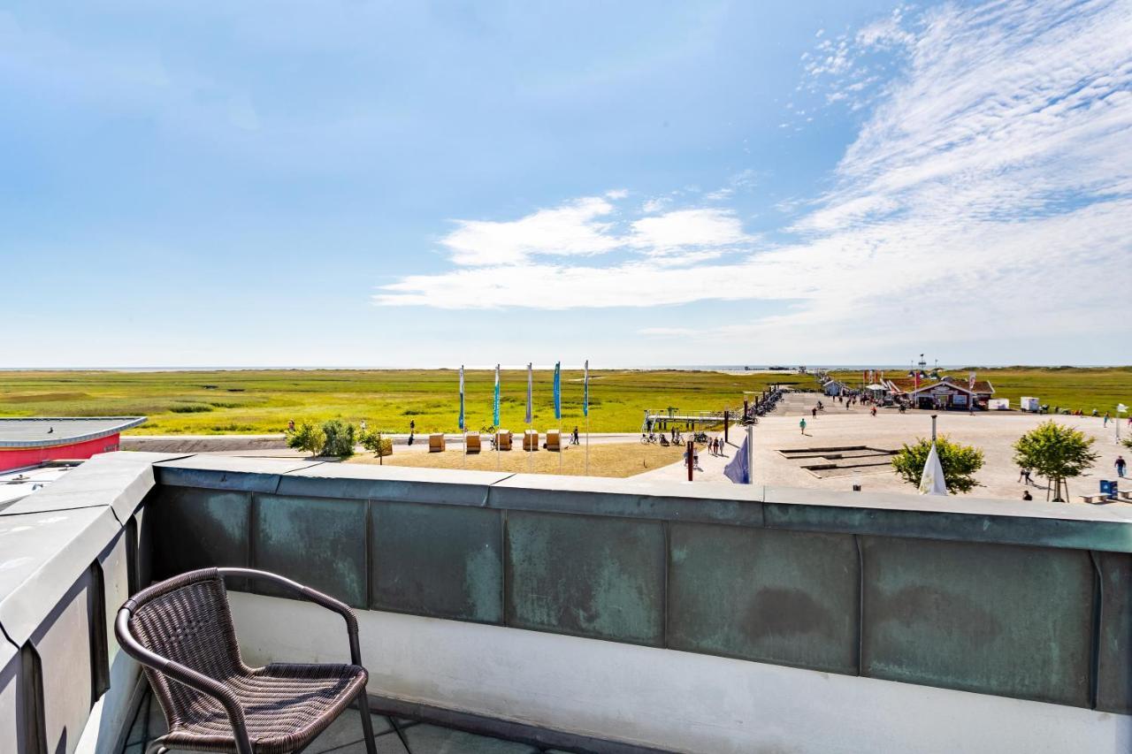 Doppelzimmer mit Balkon und Meerblick