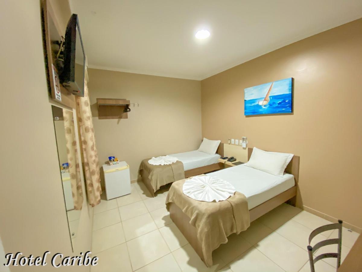 Quarto com 2 Camas de Solteiro