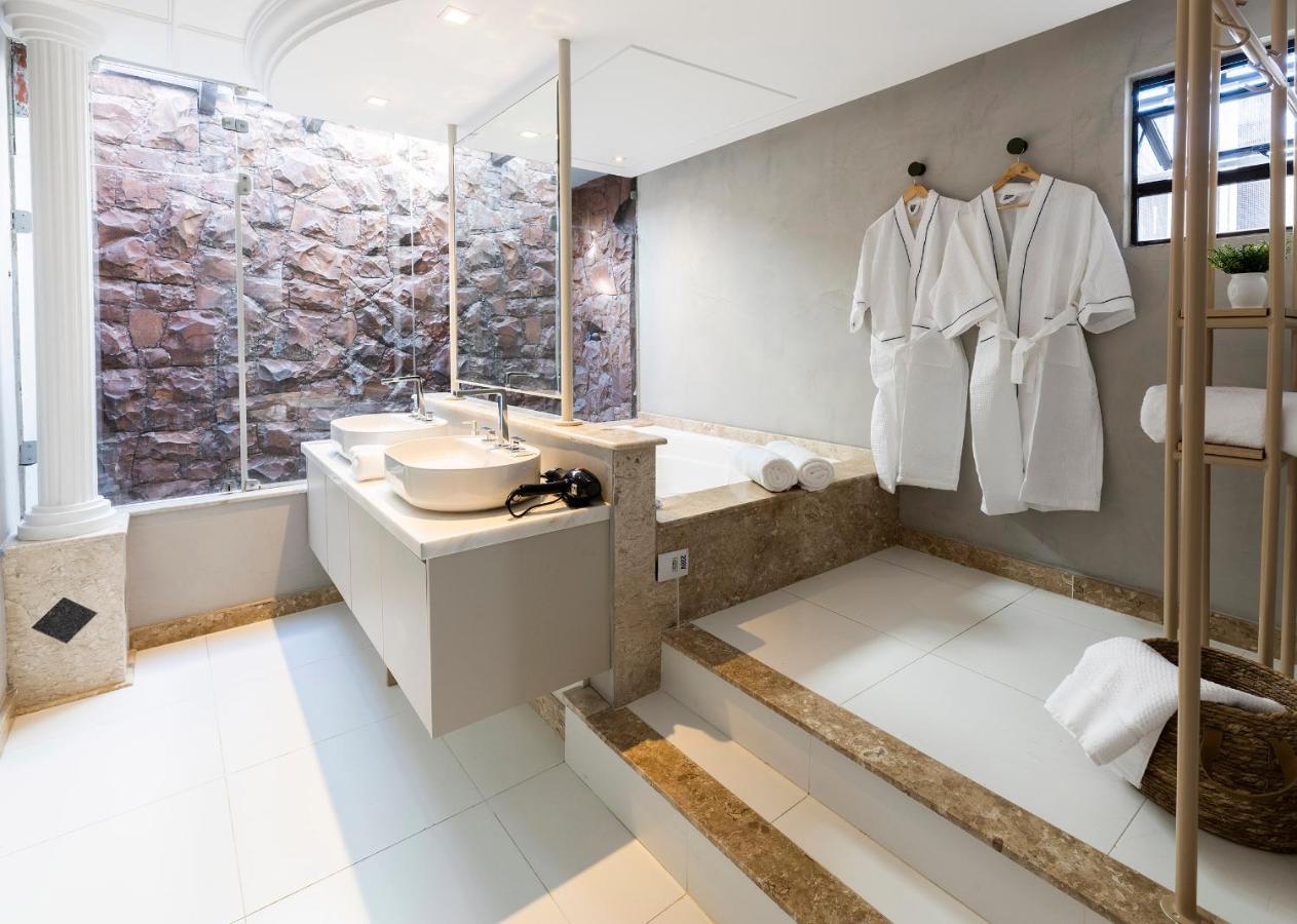 Suite with Spa Bath,1300478509:JPEG