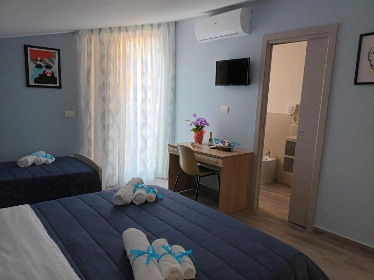 Camera Matrimoniale Deluxe (2 Adulti + 1 Bambino)