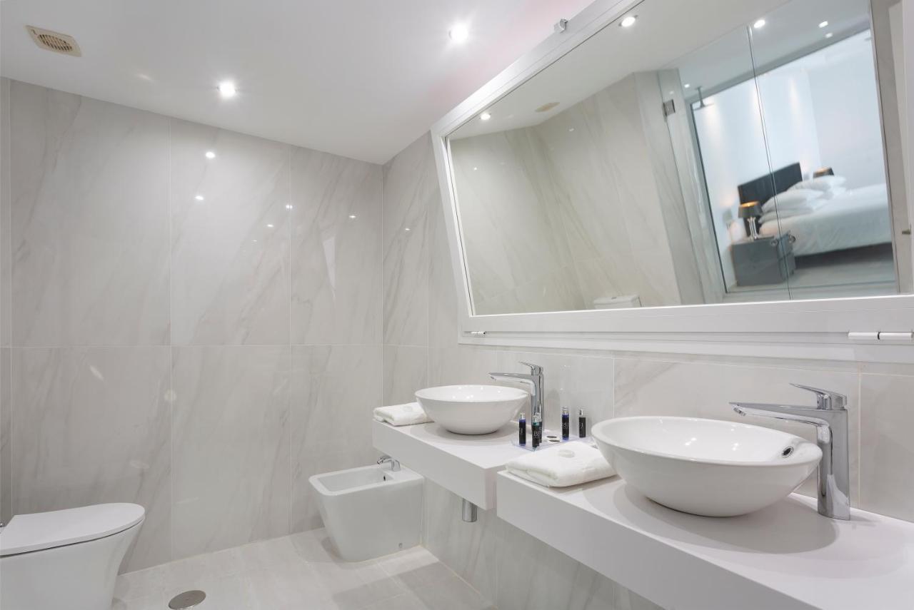 Deluxe Three-Bedroom Apartment with City View