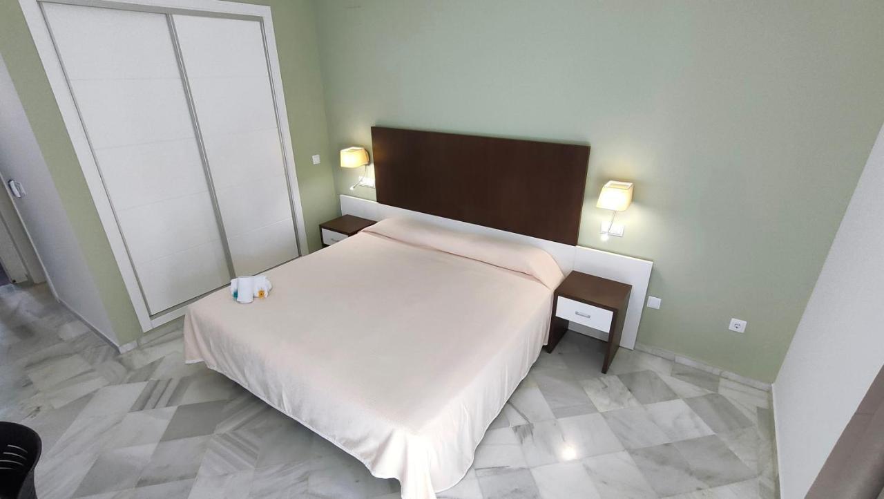 Chambre Double ou Lits Jumeaux - Accessible aux Personnes à Mobilité Réduite