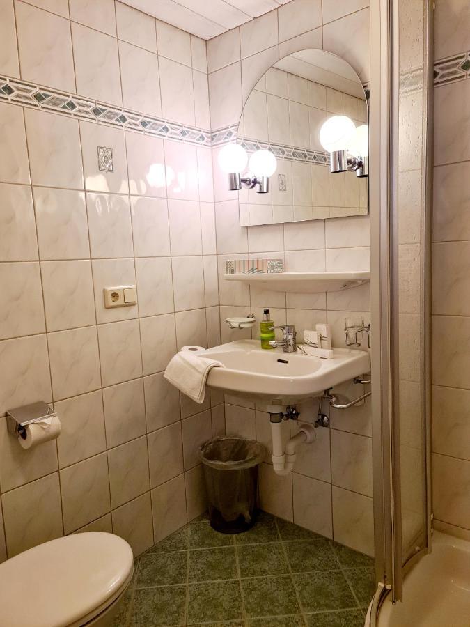 Einzelzimmer mit Dusche