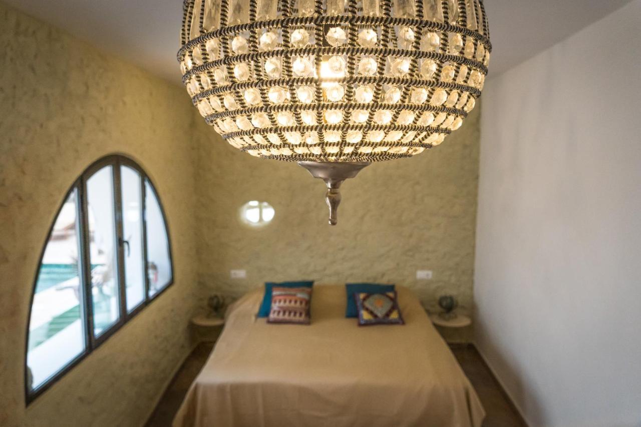 Deluxe Tweepersoonskamer met 1 of 2 Bedden en Uitzicht op het Zwembad
