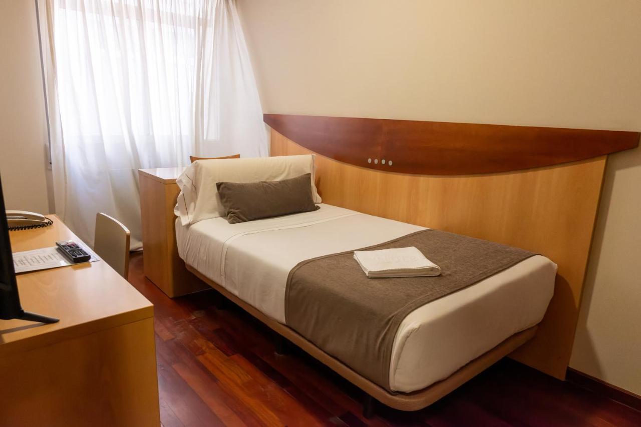 Standard Twin Room,1302425800:JPEG