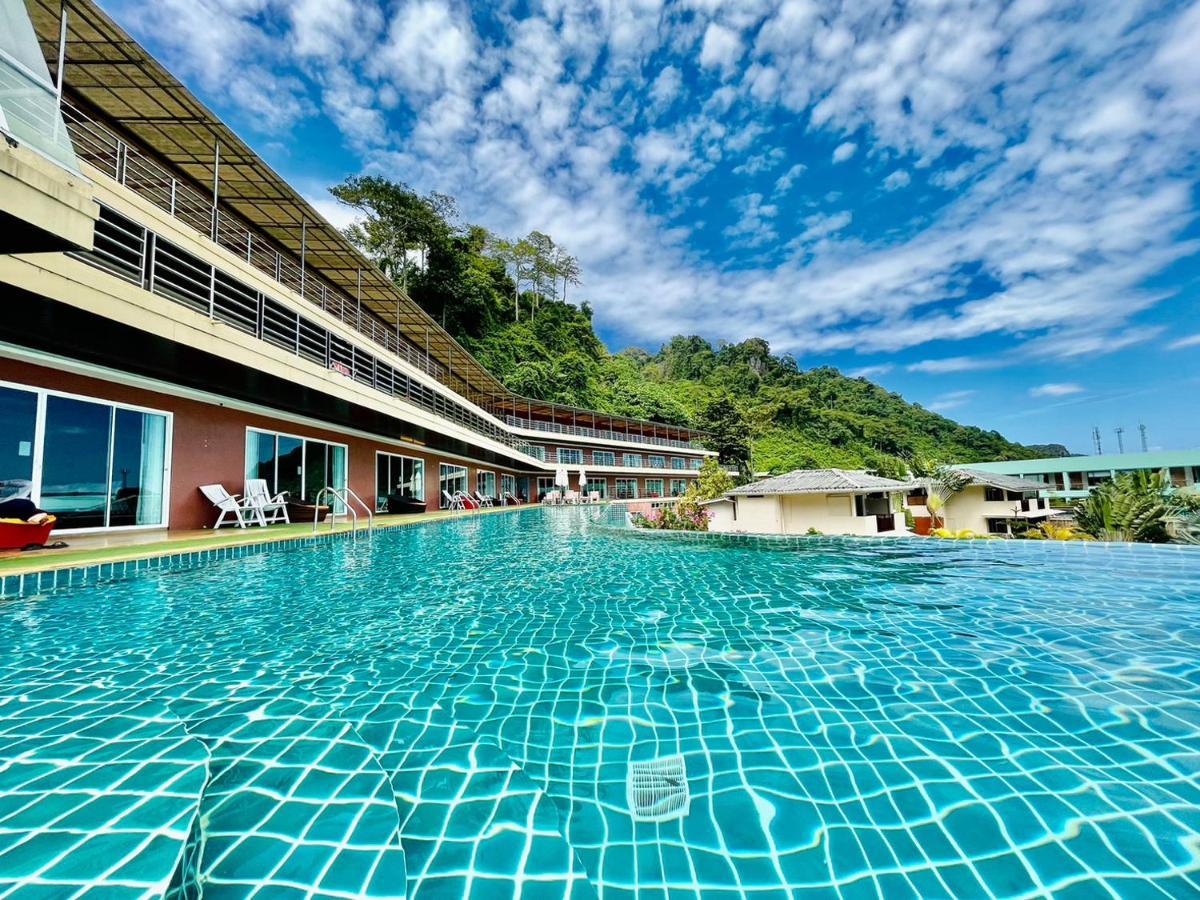 Quarto Duplo de Luxo com Vista do Mar e Piscina