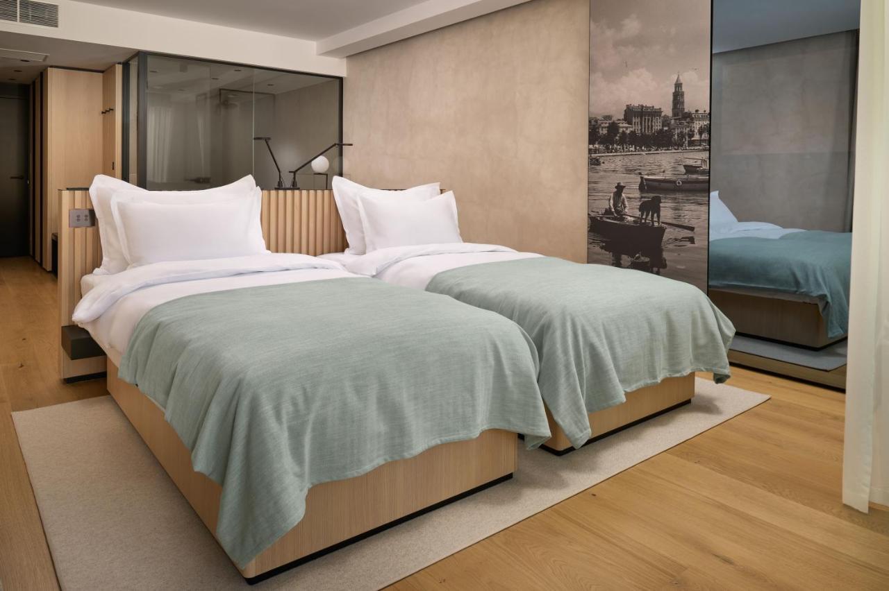 Premium Tweepersoonskamer met 2 Aparte Bedden, Balkon en Uitzicht op de Stad
