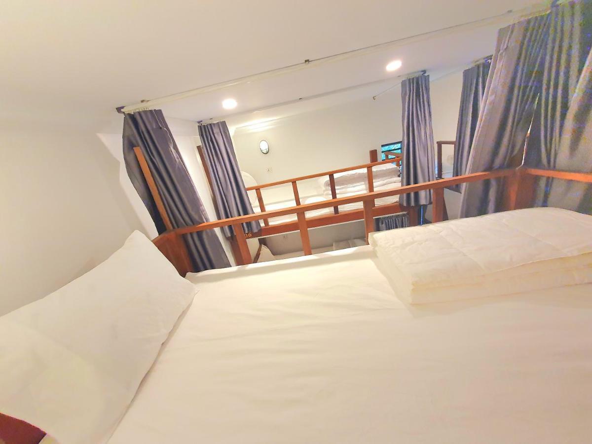 Bed in een Gemengde Slaapzaal met 10 Bedden