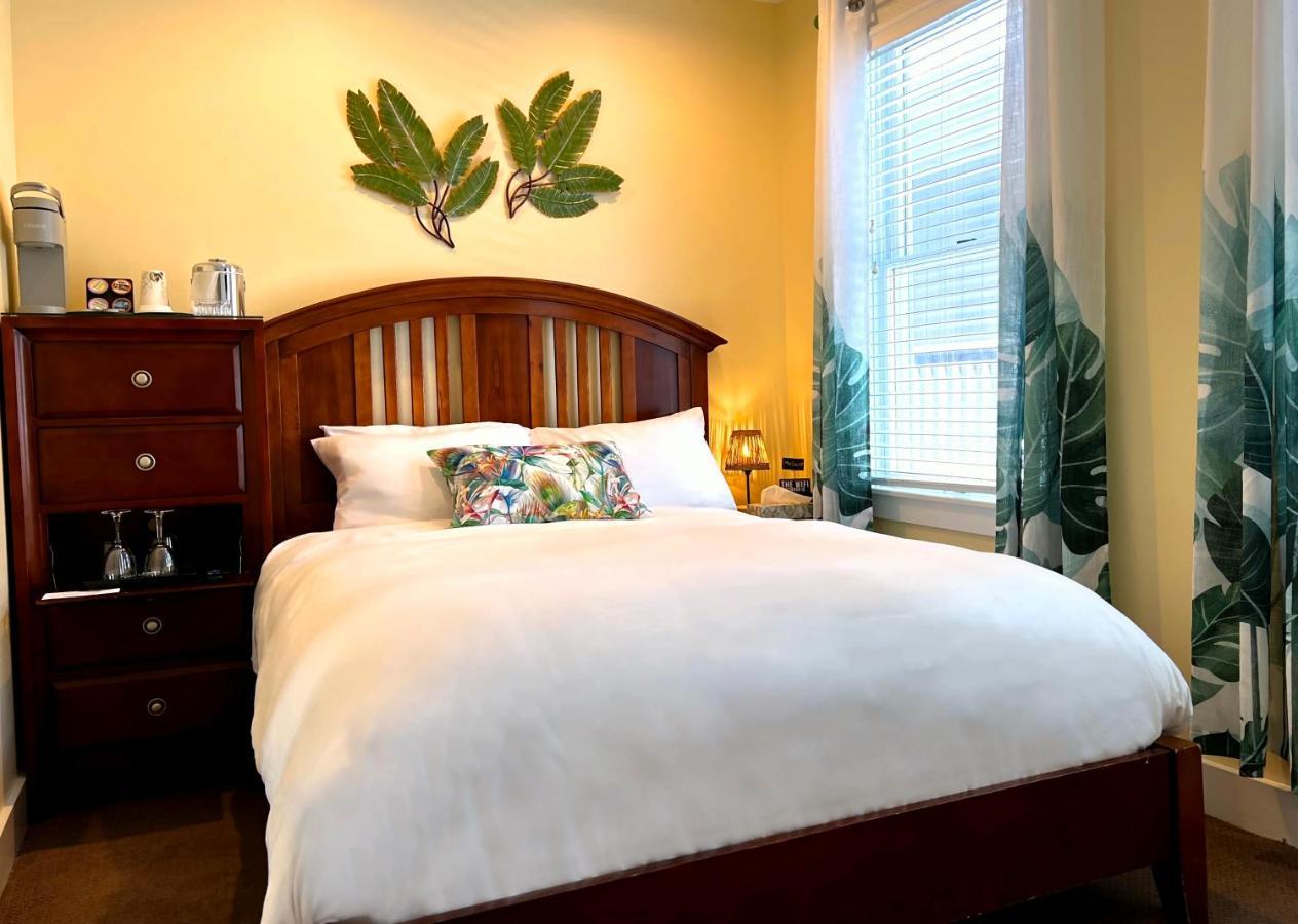 Queen Room with Private Bath