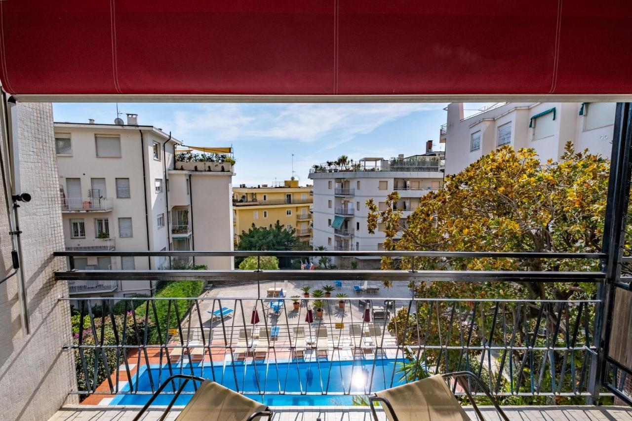 Chambre Triple - Vue sur la Piscine