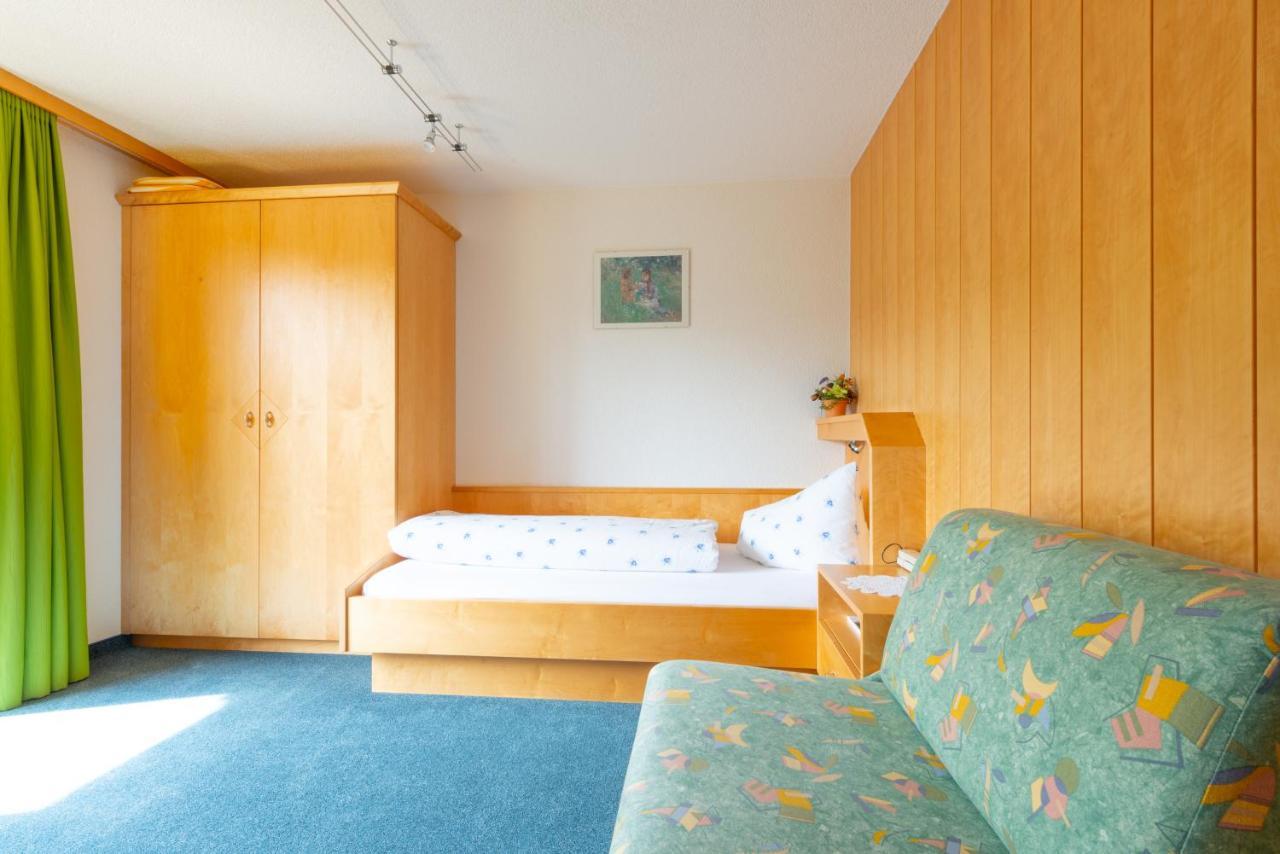 Einzelzimmer mit Balkon