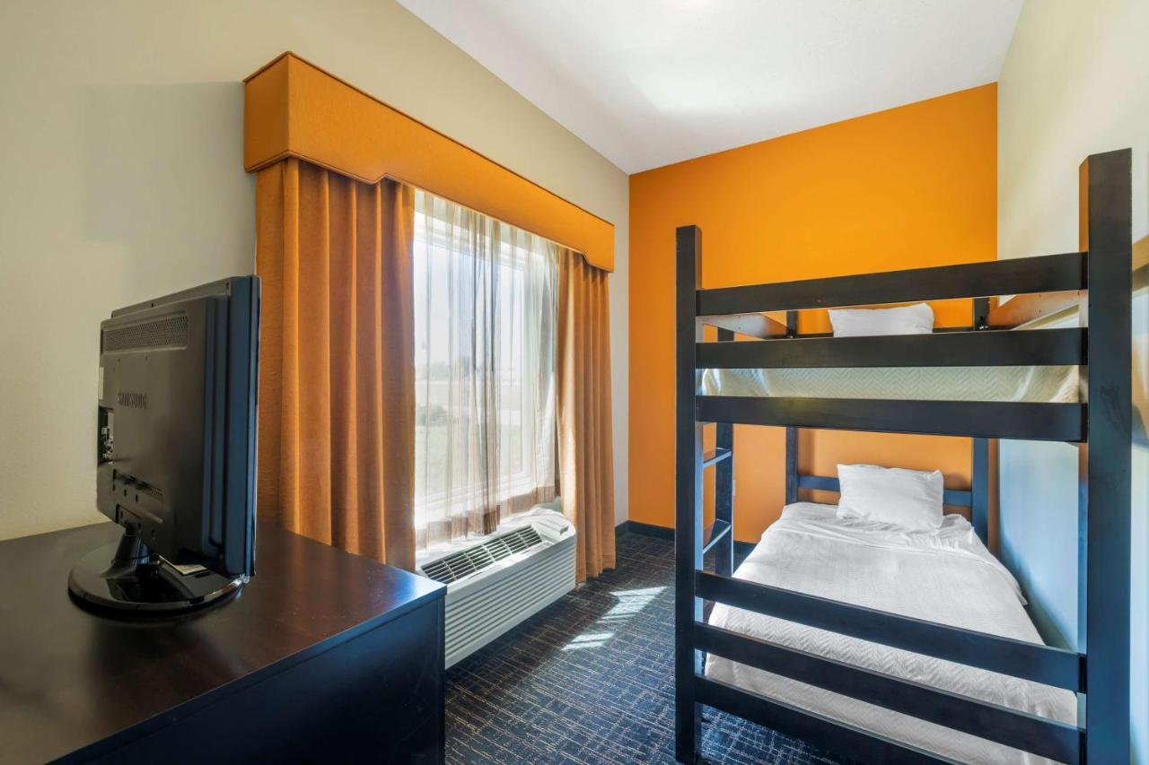 Queen Room with Two Queen Beds and Bunk Beds - Non-Smoking