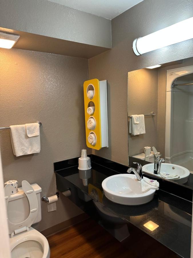 Deluxe King Room - Non-Smoking